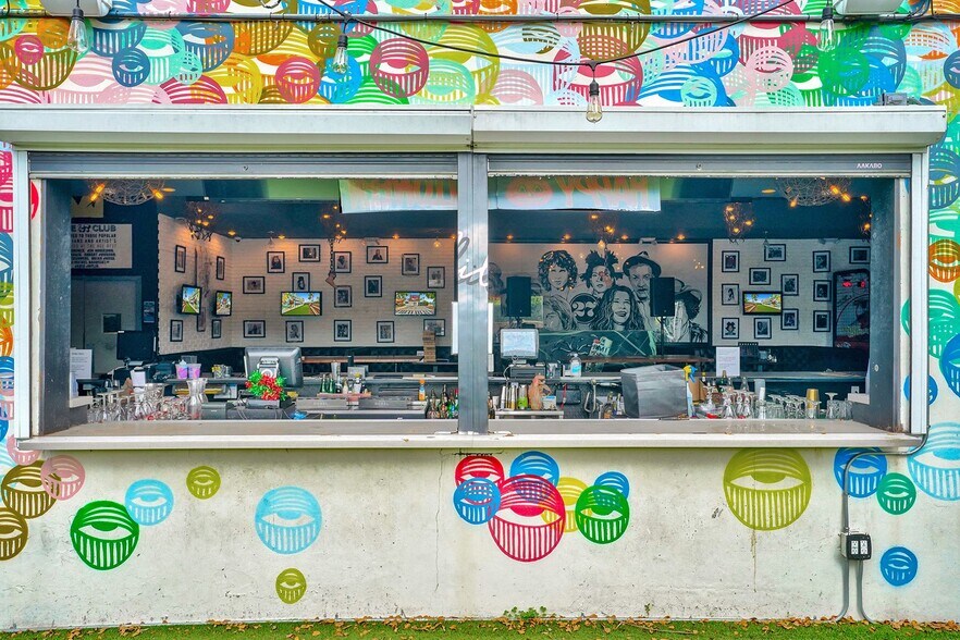 More Photos Of 835-841 NE 3rd Ave, Fort Lauderdale Bar For Sale