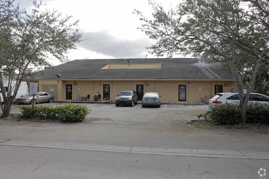 More Photos Of 10361-10371 W Sample Rd, Coral Springs Storefront Retail Office For Lease