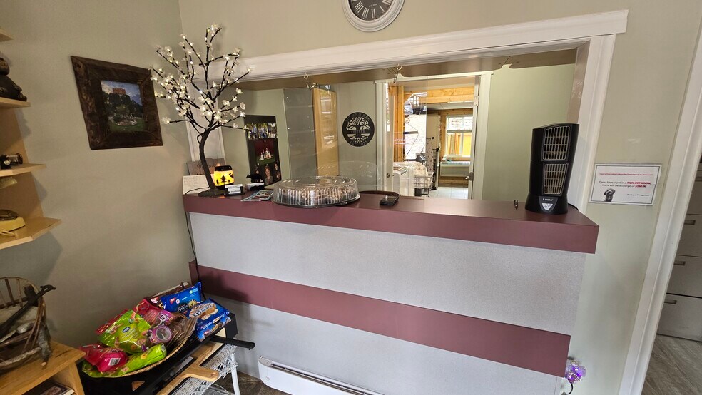 More Photos Of 101 Oak St, Fauquier Hotel For Sale