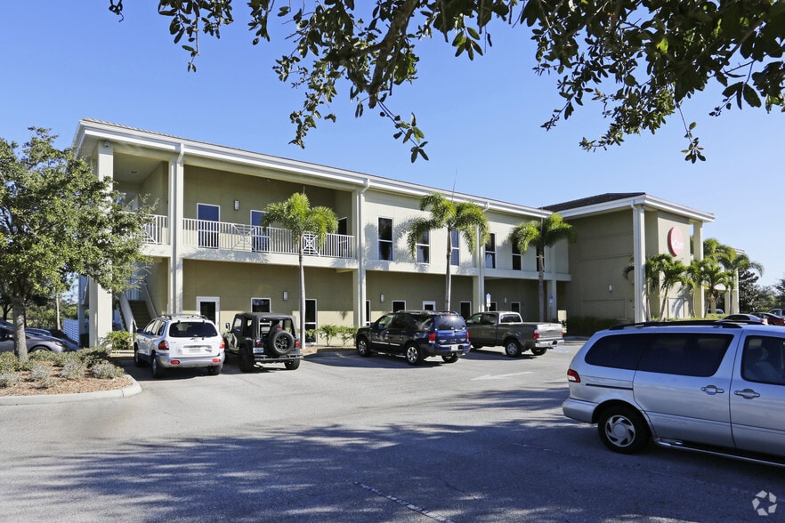 More Photos Of 8221-8249 Vicela Dr, Sarasota Office For Sale