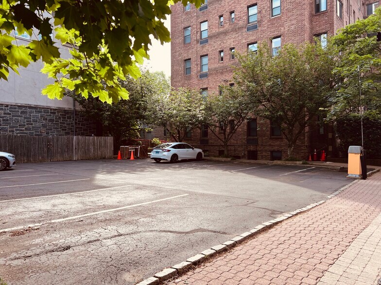 More Photos Of 5 W Putnam Ave, Greenwich Office For Sale