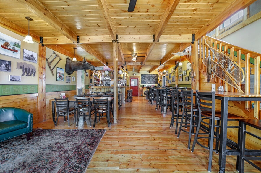 More Photos Of 418 W Spruce St, Mackay Hotel For Sale