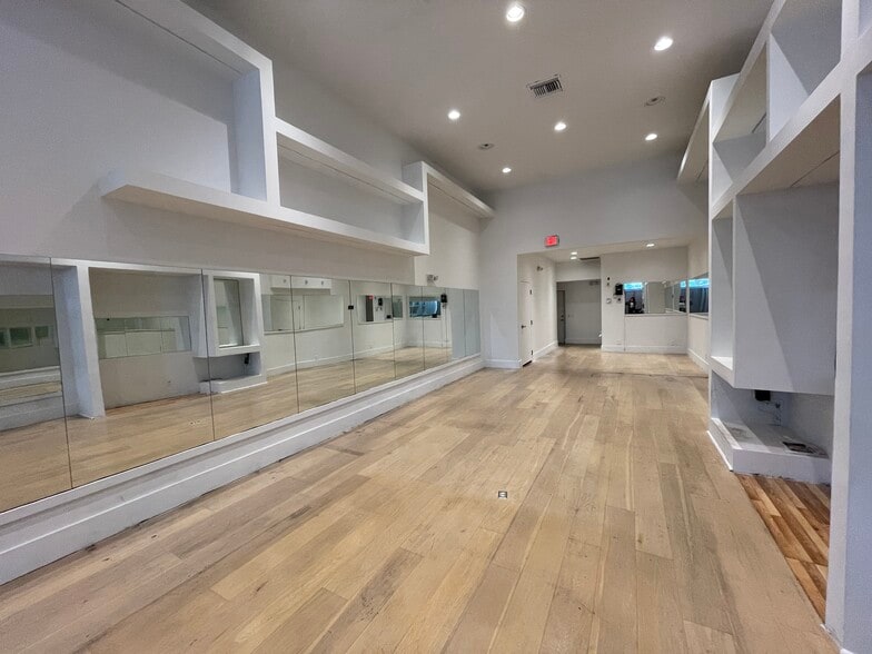 More Photos Of 355-359 Miracle Mile, Coral Gables Freestanding For Lease