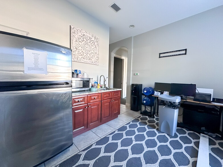 More Photos Of 180 Fitzgerald Rd, Lakeland Office For Sale