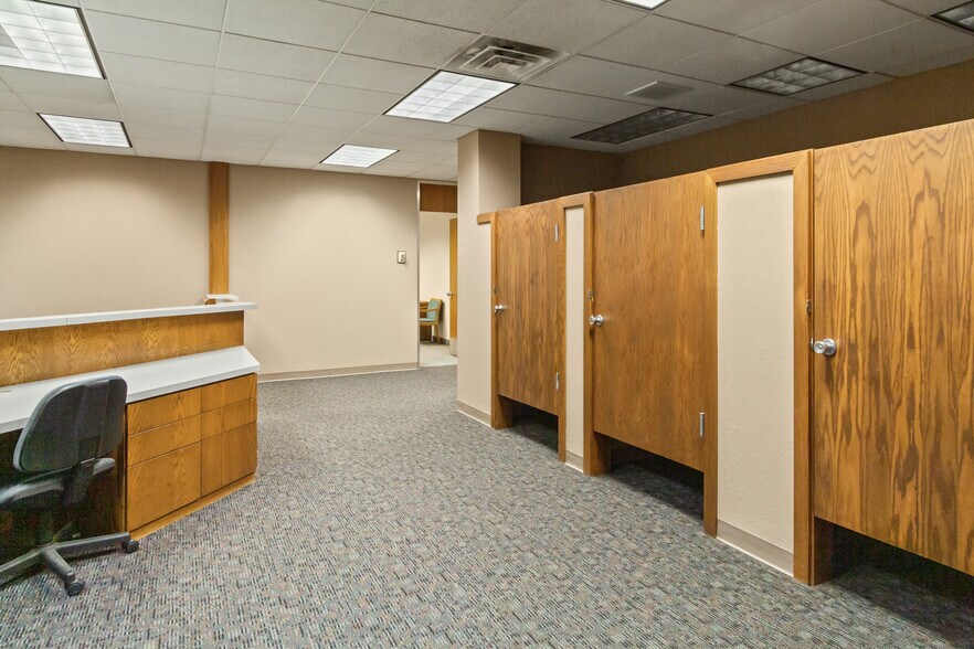 More Photos Of 17 1st Ave SW, Minot Bank For Sale