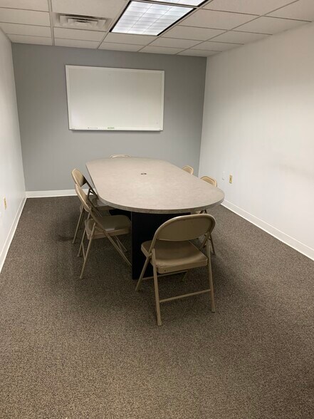 More Photos Of 1850 Cofrin Dr, Green Bay Manufacturing For Lease