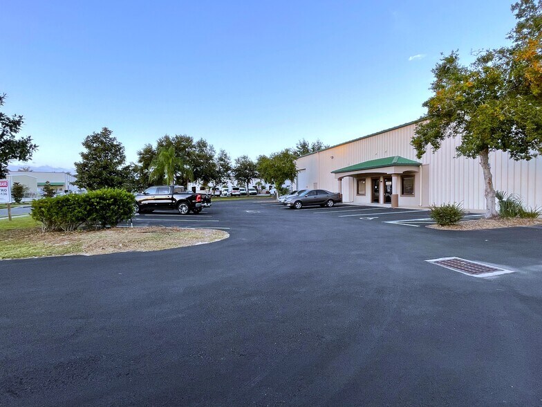 More Photos Of 1811 Greenleaf Ln, Leesburg Warehouse For Lease