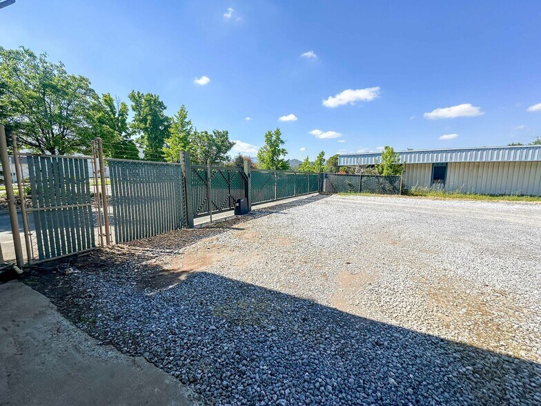 More Photos Of 1577 Beltline Rd, Redding Warehouse For Lease
