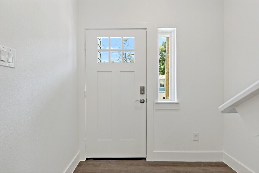 More Photos Of 400-414 E 7th St, Bonham Apartments For Sale