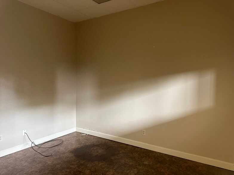 More Photos Of 3865-3877 Winchester Rd, Memphis Storefront For Lease