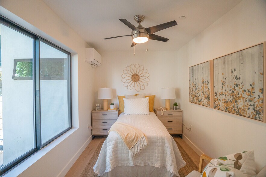 More Photos Of 528 Westminster Ave, Venice Apartments For Sale