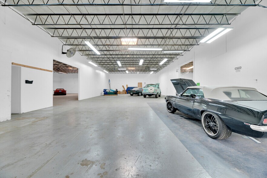 More Photos Of 224 NE 32nd Ct, Oakland Park Warehouse For Lease