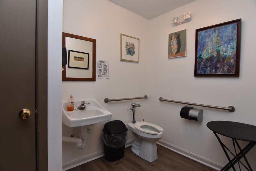 More Photos Of 10 S Walnut St, Milford Restaurant For Sale