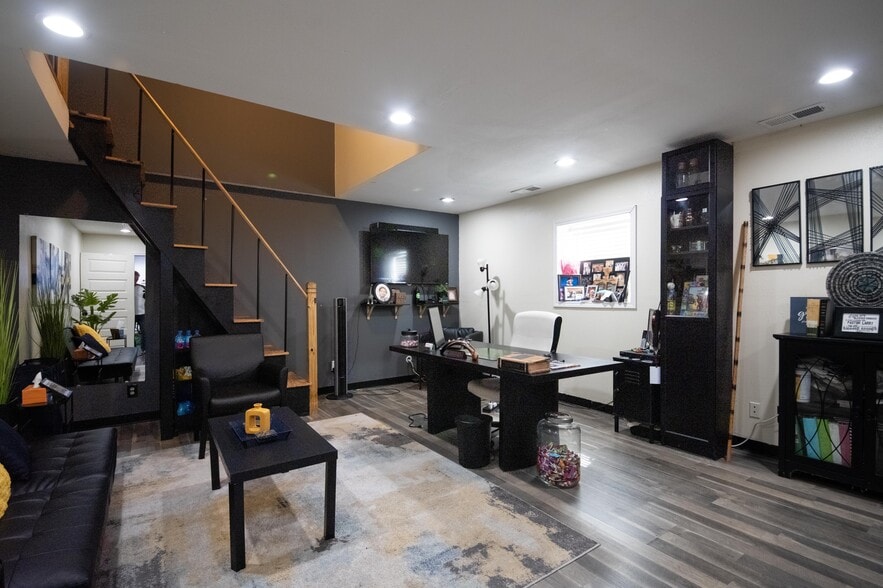More Photos Of 6035 Old Seguin rd, San Antonio Distribution For Sale