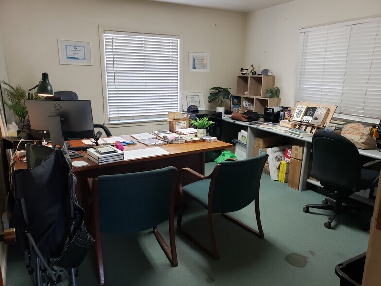 More Photos Of 8761 Amigo Ave, Northridge Warehouse For Lease