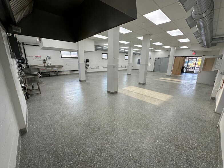 More Photos Of 49-R High St, Woburn Warehouse For Lease