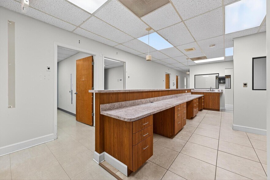 More Photos Of 220 N Westmonte Dr, Altamonte Springs Medical For Lease