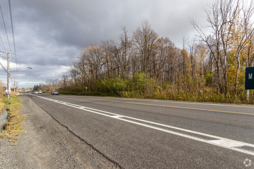 More Photos Of 4272 Boul Dagenais O, Laval General Retail For Lease