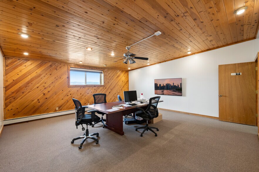 More Photos Of 97 S Red Willow Rd, Evanston Manufacturing For Sale