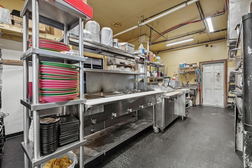 More Photos Of 900 Oak St, Pittston Showroom For Sale