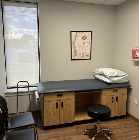 More Photos Of 1084 Cromwell Ave, Rocky Hill Medical For Lease