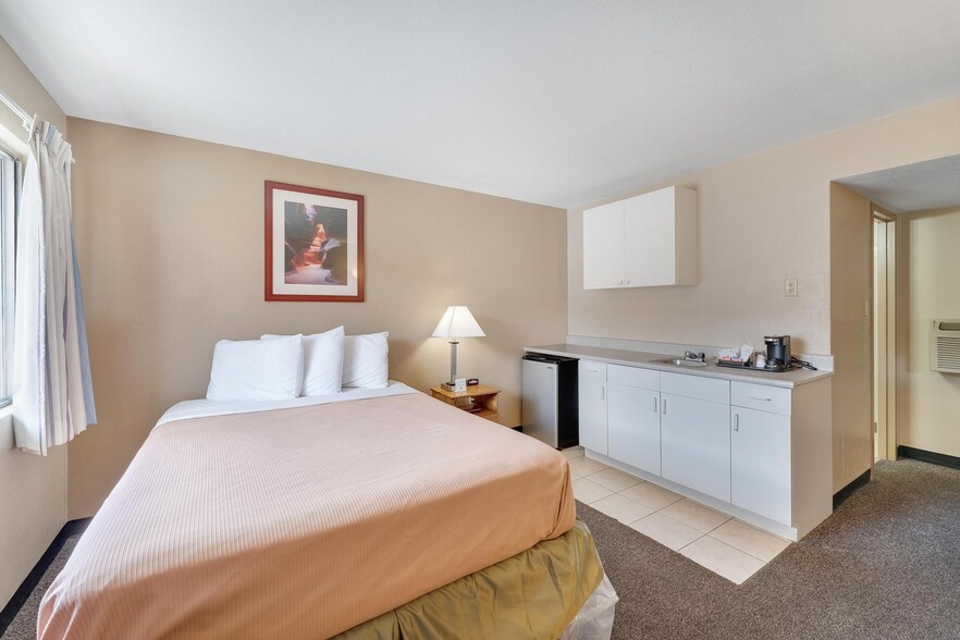 More Photos Of 150 N Lake Powell Blvd, Page Hotel For Sale