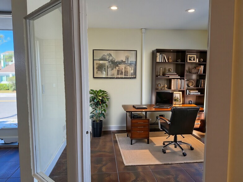 More Photos Of 1155 NE Cleveland St, Clearwater Office Residential For Lease