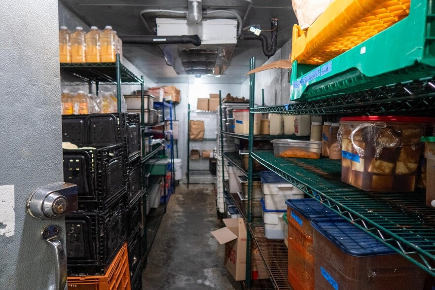 More Photos Of 1700-1712 1/2 W Sunset Blvd, Los Angeles Apartments For Lease