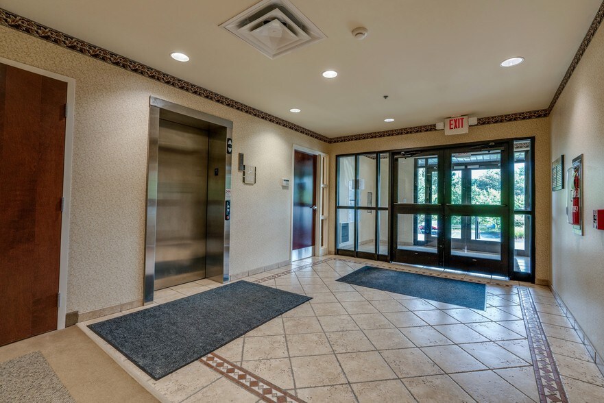 More Photos Of 6000 Brooktree Rd, Wexford Office For Lease