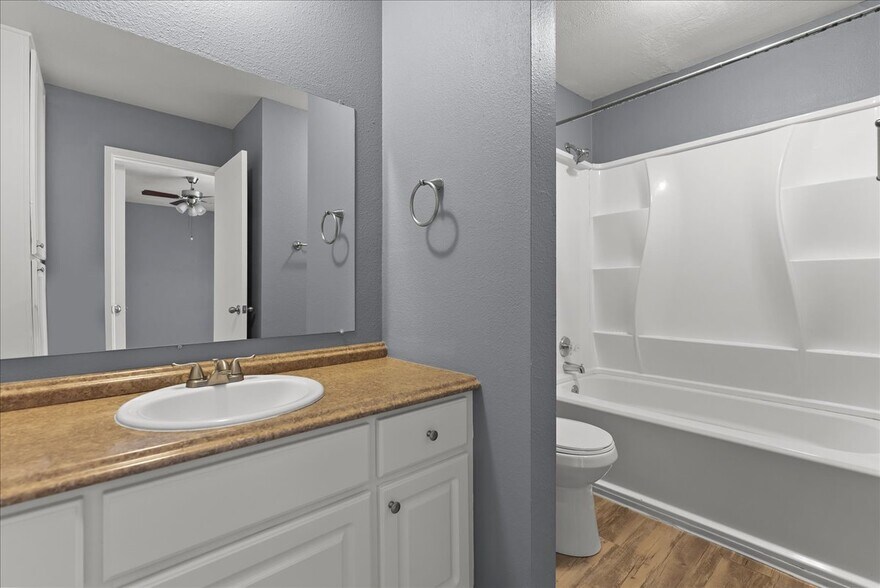 More Photos Of 915 Johnfer Way, Sacramento Apartments For Sale