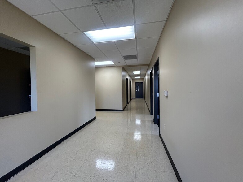 More Photos Of 40 Triplett Dr, London Warehouse For Lease