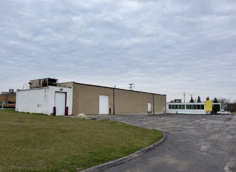 More Photos Of 23900-23920 Mercantile Rd, Beachwood Service For Sale