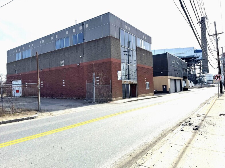 More Photos Of 4 Betty St, Everett Flex For Lease