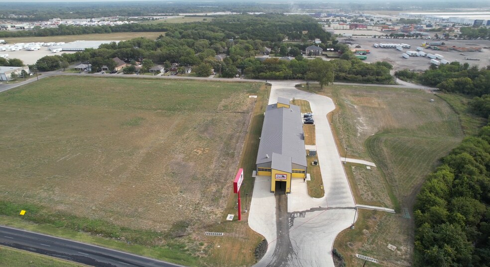 More Photos Of 2000 S Interstate Highway 45, Hutchins Carwash For Sale