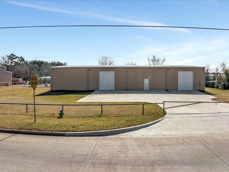 More Photos Of 1807 Webber Lufkin TX 75904 st, Lufkin Warehouse For Lease