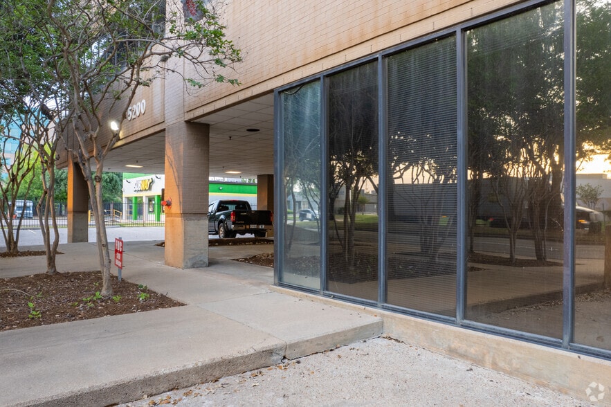 More Photos Of 5200 Hollister Rd, Houston Office For Sale