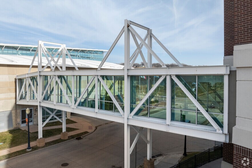 More Photos Of 350 Bell St, Dubuque Hotel For Sale