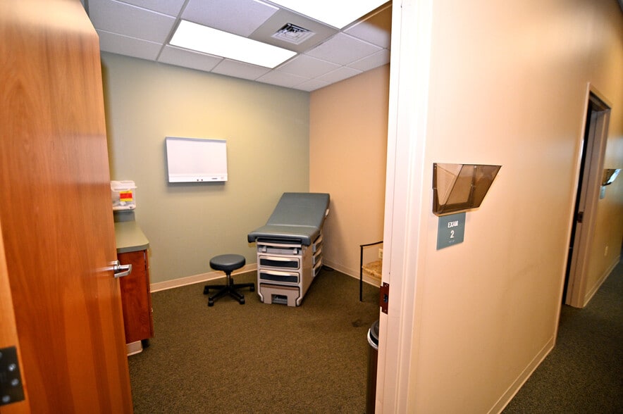 More Photos Of 2960 Technology Pl, Waldorf Research And Development For Lease