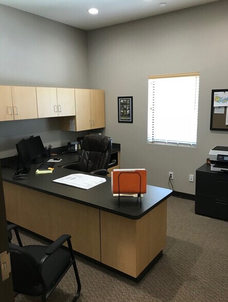 More Photos Of 995 N Interstate Highway 35 E, Waxahachie Warehouse For Lease