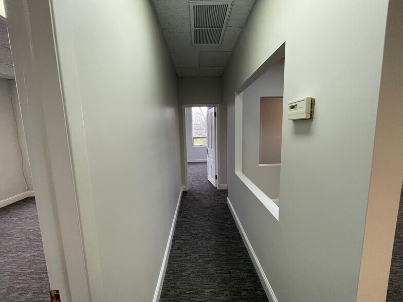 More Photos Of 80 Maple Ave, Smithtown Office For Lease