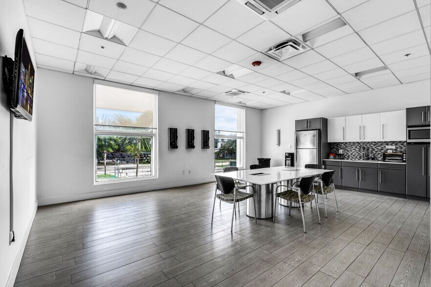 More Photos Of 12800 NW 38th Ave, Opa Locka Warehouse For Lease