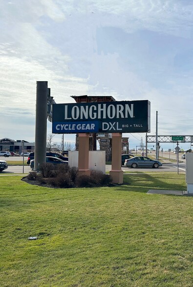 More Photos Of 2015 Walden Ave, Cheektowaga Freestanding For Sale