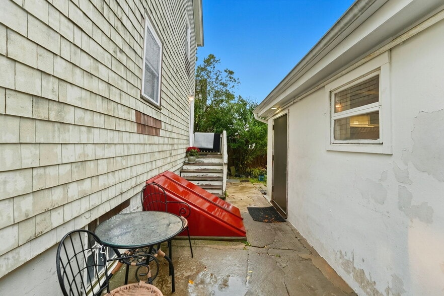 More Photos Of 170 Franklin St, Bristol Restaurant For Sale