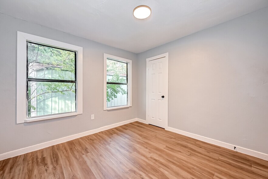 More Photos Of 6420 Conley St, Houston Apartments For Sale