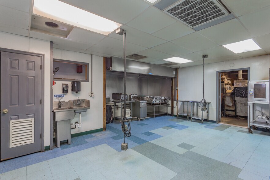 More Photos Of 505 W 9th St, Chickamauga Fast Food For Sale