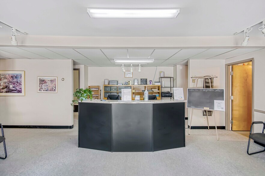 More Photos Of 215 First Av E, Shelburne Medical For Sale