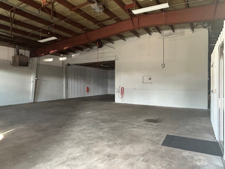 More Photos Of 3499 E Main St, Kalamazoo Auto Repair For Sale