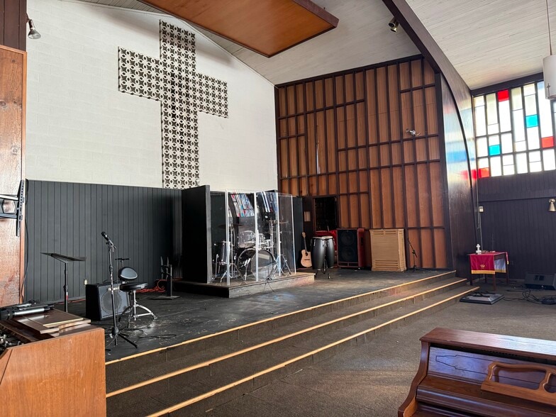 More Photos Of 27800 Annapolis Ave, Inkster Religious Facility For Sale