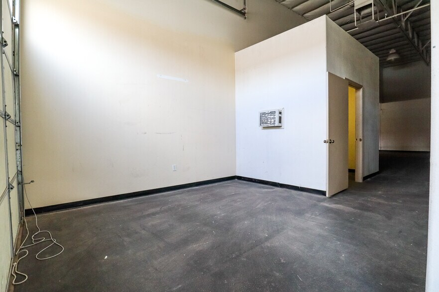 More Photos Of 6640 S Tenaya Way, Las Vegas Light Distribution For Lease