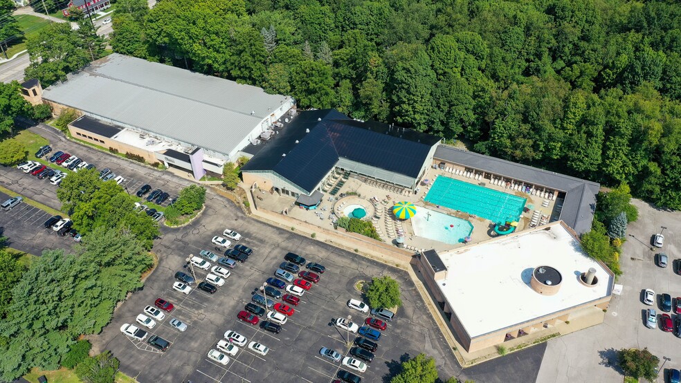 Primary Photo Of 5133 Darrow Rd, Hudson Health Club For Sale